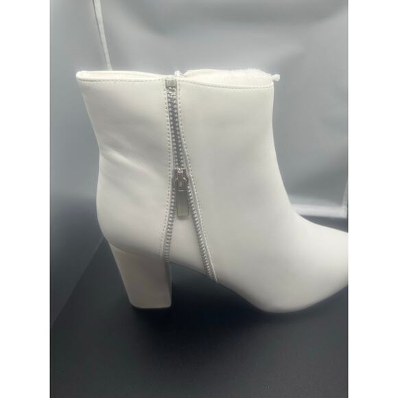 New Women’s White Ankle Boots – Size 8 - Picture 2 of 3